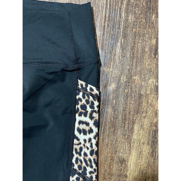 Zyia Active Leopard Pocket Brillant Hi Rise Capri Leggings size 6-8 - Picture 2 of 4